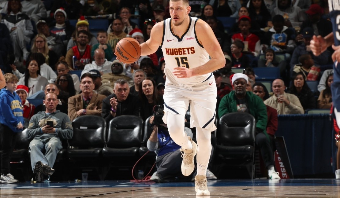 掘金险胜上海队，米切尔统治全场的简单介绍