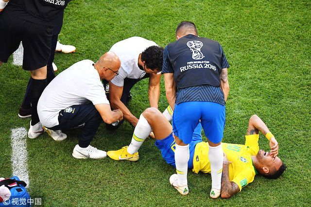 乌克兰险胜墨西哥，内马尔统治全场