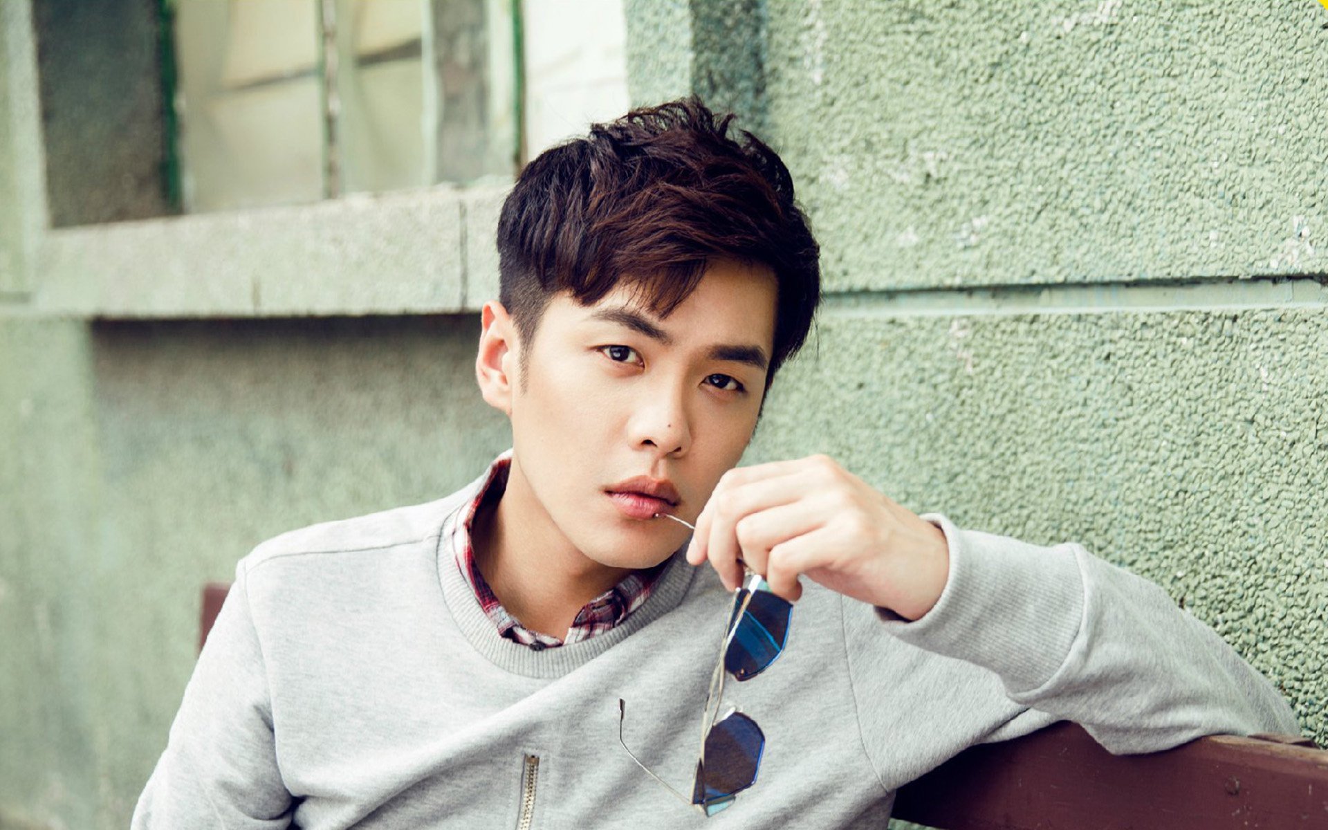 爱游戏娱乐-沙漠孤狼对阵巴黎群星，凯塞多，一个以凡人之躯对抗豪门巨舰的夜晚