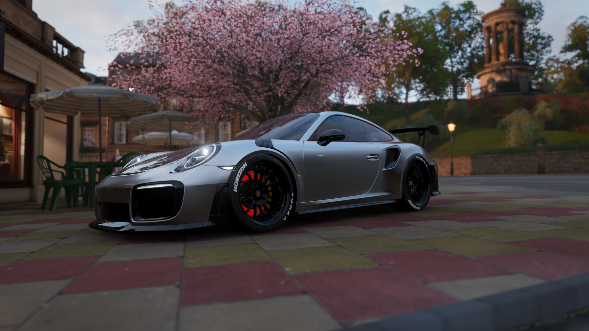 看到这个组合,我产生了一些有意思的联想。这很可能是一场国际足球友谊赛,但用轻取和关键先生来描述一场可能一边倒的比赛中的门将,这本身就构成了一个有趣的叙事矛盾